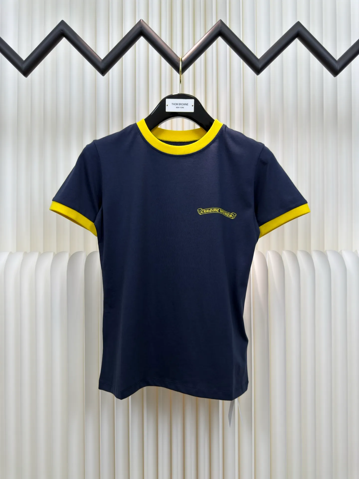 P230 Chrome Hearts Sanskrit Color Blocking Short Sleeves (Women's Wear) Authentic Open Edition - Physical Counter - Top Luxury Quality 🆚 Instant sale of all editions on the market. Custom dyed threads and large body fabrics according to YB. The printing is hand-printed. Contrast color design The upper body effect is excellent. Size S M L